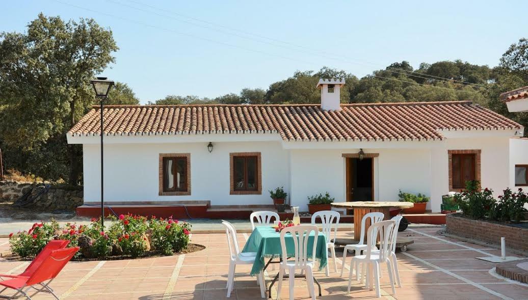 Santa Marta Complejo Rural Con Pista De Padel Guest House Archidona Exterior foto